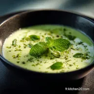 Soupe de past&egrave;que &agrave; la menthe : Recette fra&icirc;cheur rapide pour l&eacute;t&eacute;.
